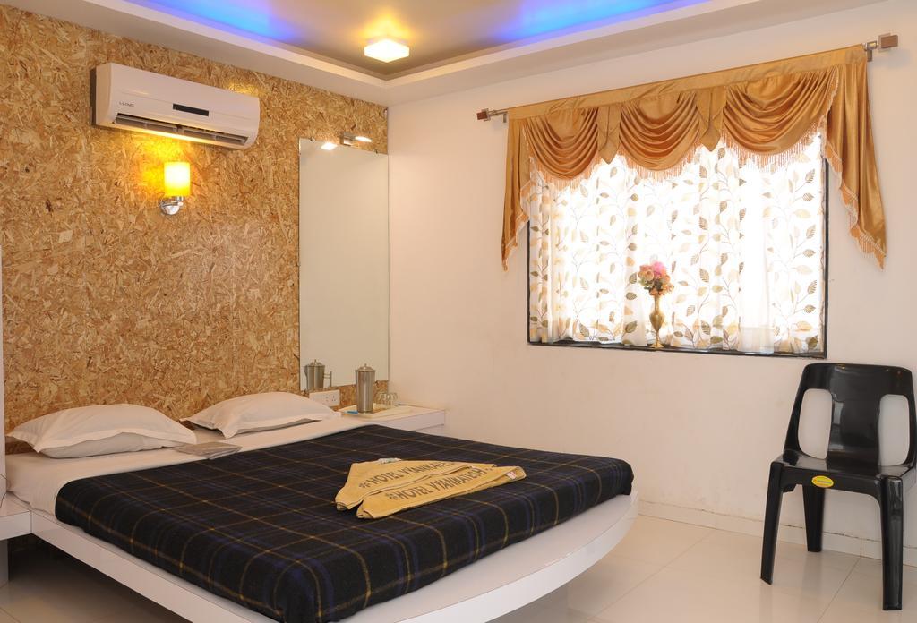 Hotel Vyankatesh & Pure Veg Restaurant Mahābaleshwar Δωμάτιο φωτογραφία
