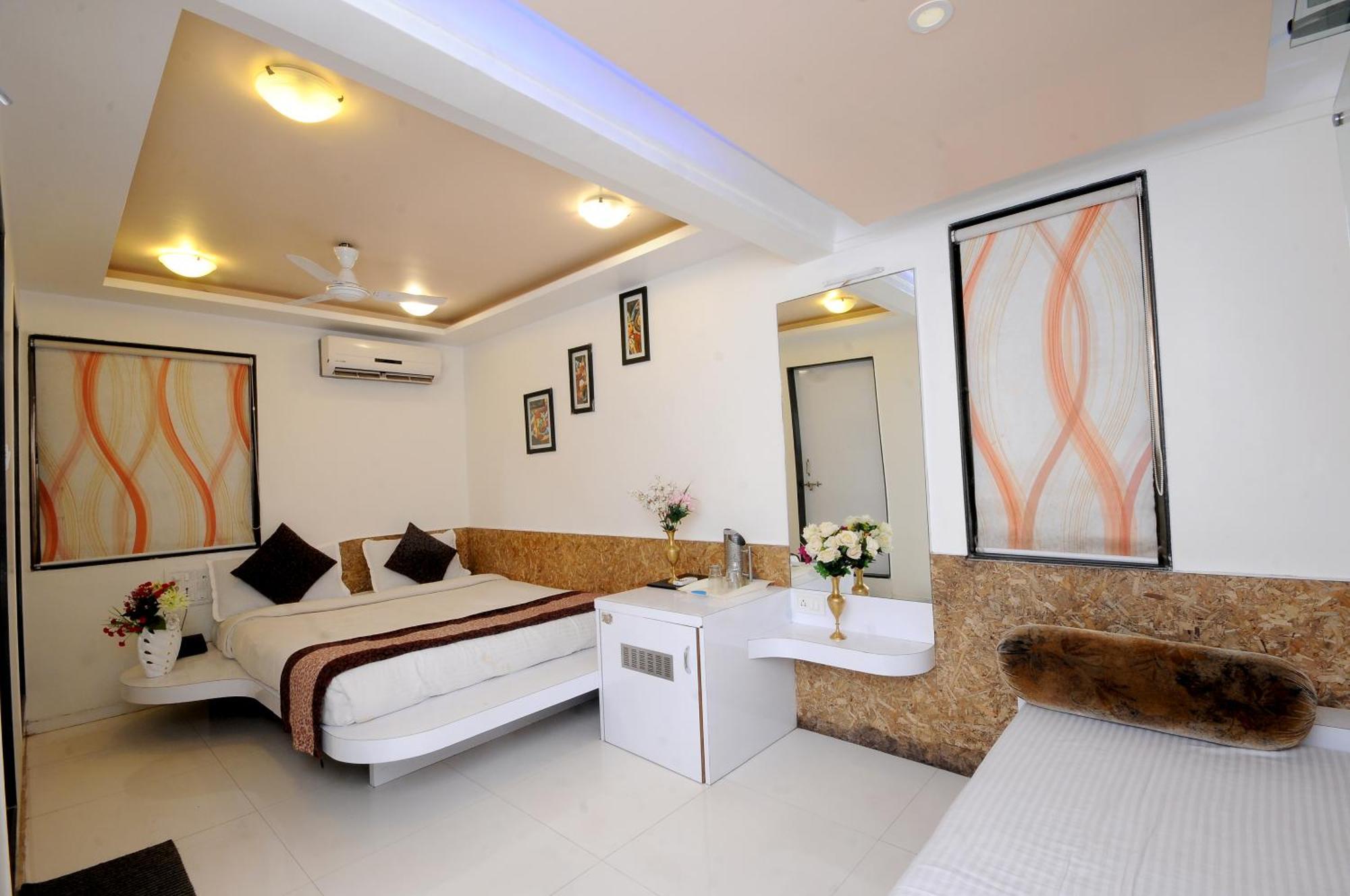 Hotel Vyankatesh & Pure Veg Restaurant Mahābaleshwar Εξωτερικό φωτογραφία