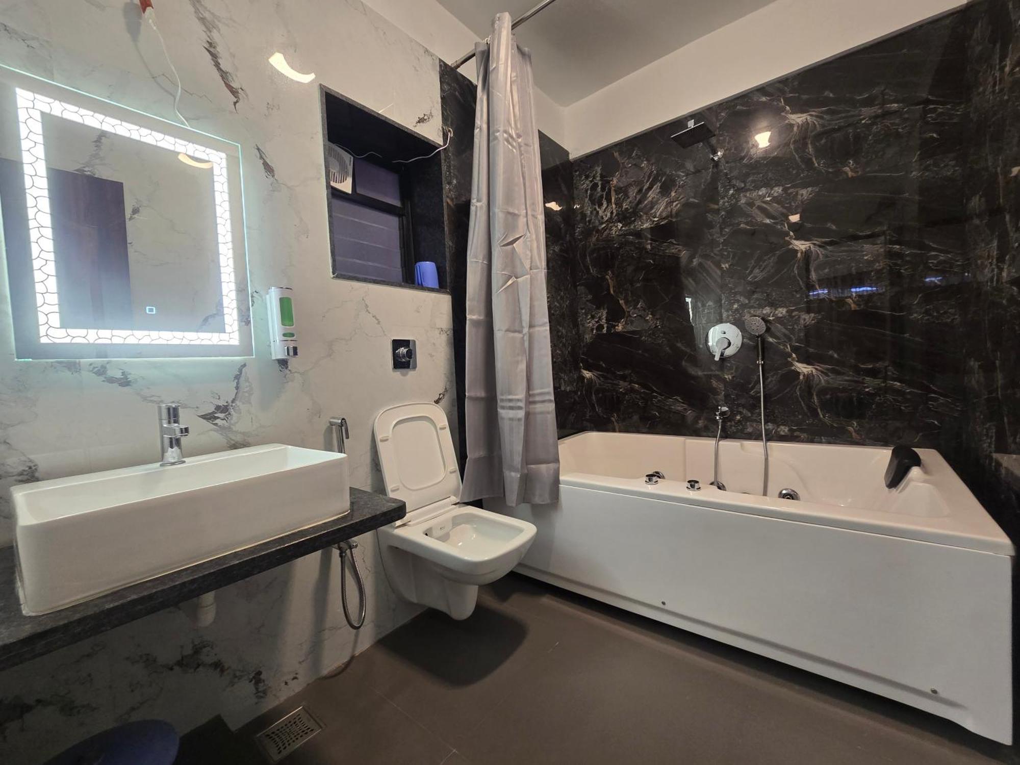 Hotel Vyankatesh & Pure Veg Restaurant Mahābaleshwar Εξωτερικό φωτογραφία