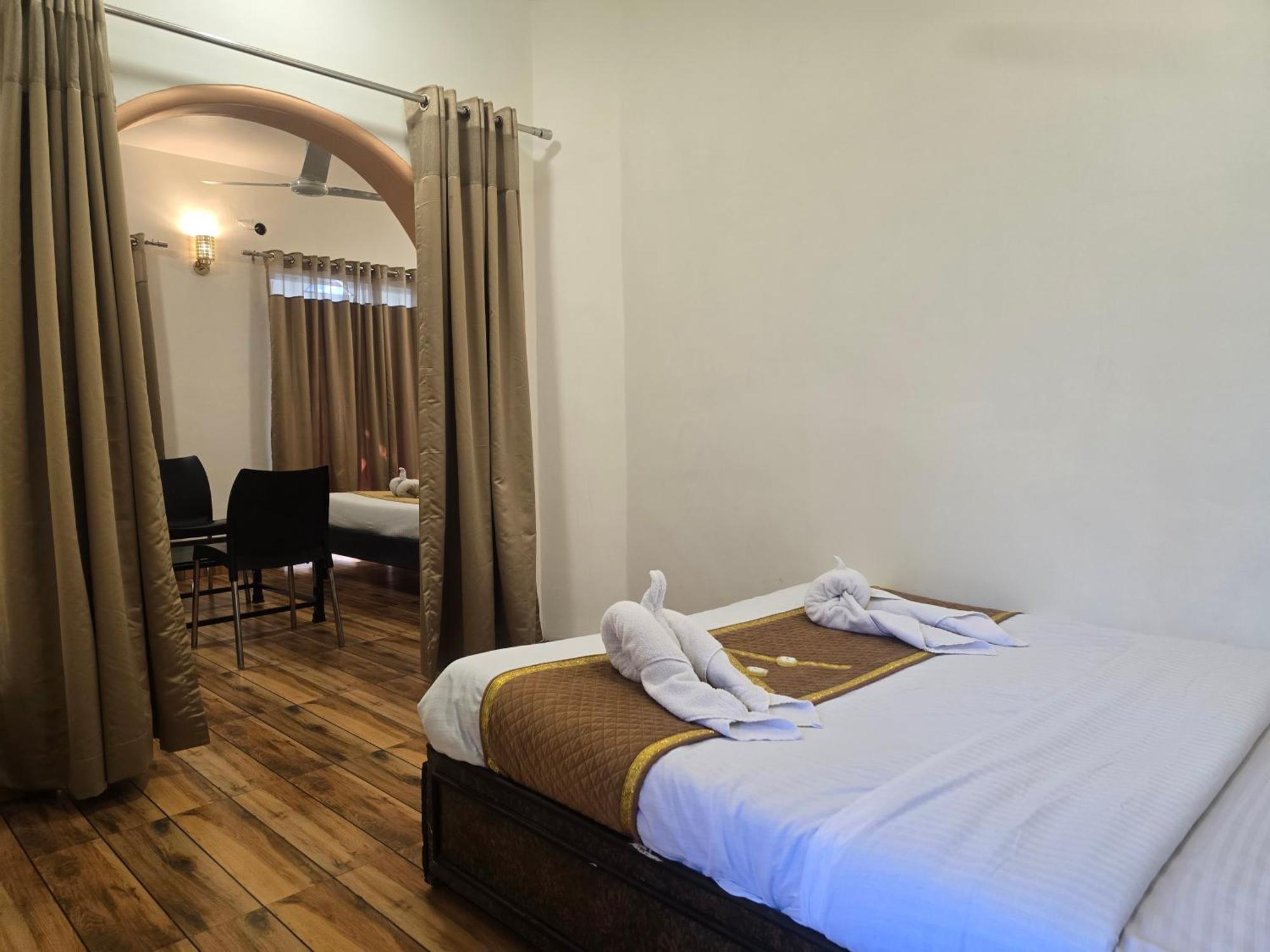 Hotel Vyankatesh & Pure Veg Restaurant Mahābaleshwar Εξωτερικό φωτογραφία
