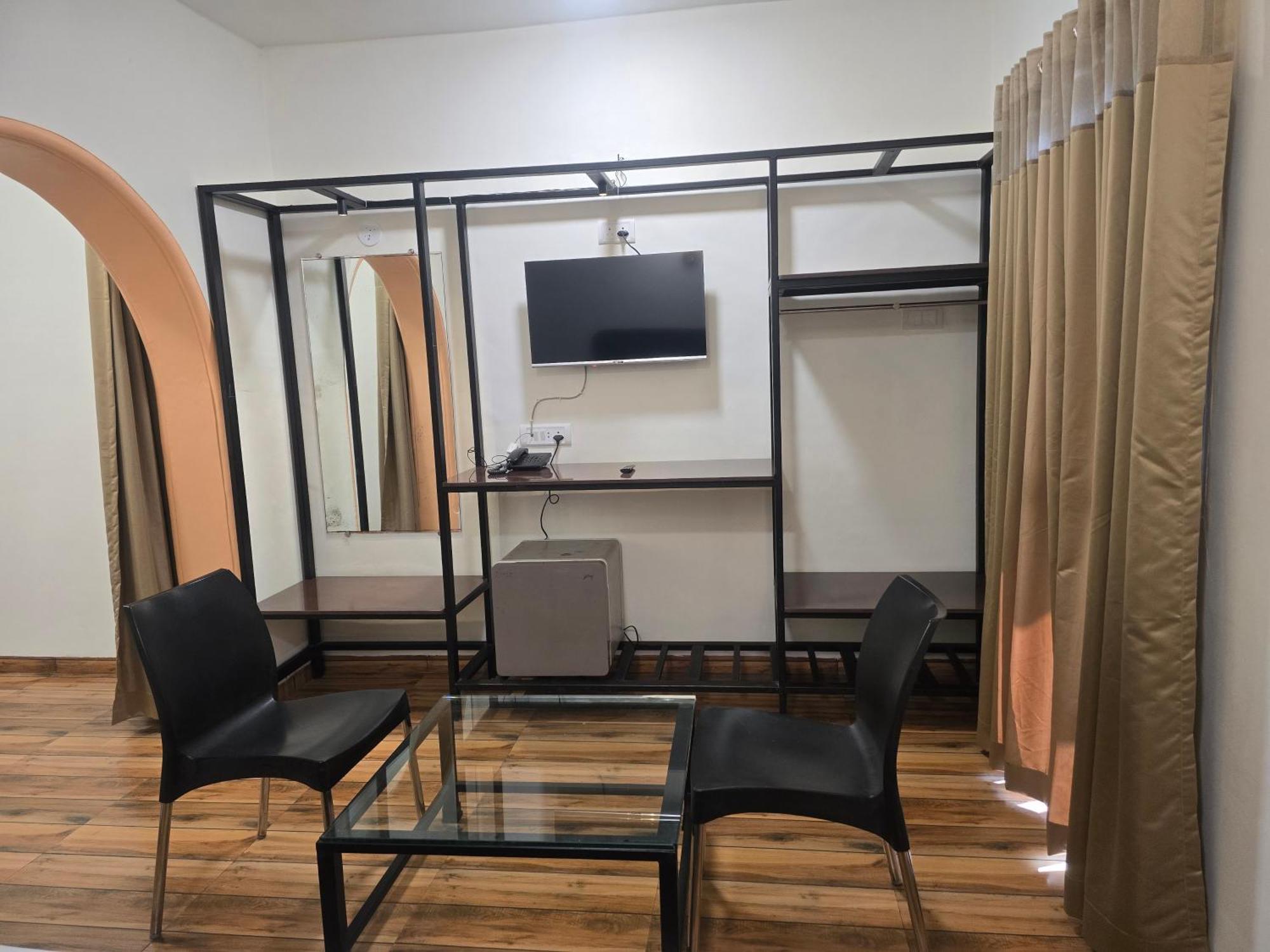 Hotel Vyankatesh & Pure Veg Restaurant Mahābaleshwar Εξωτερικό φωτογραφία