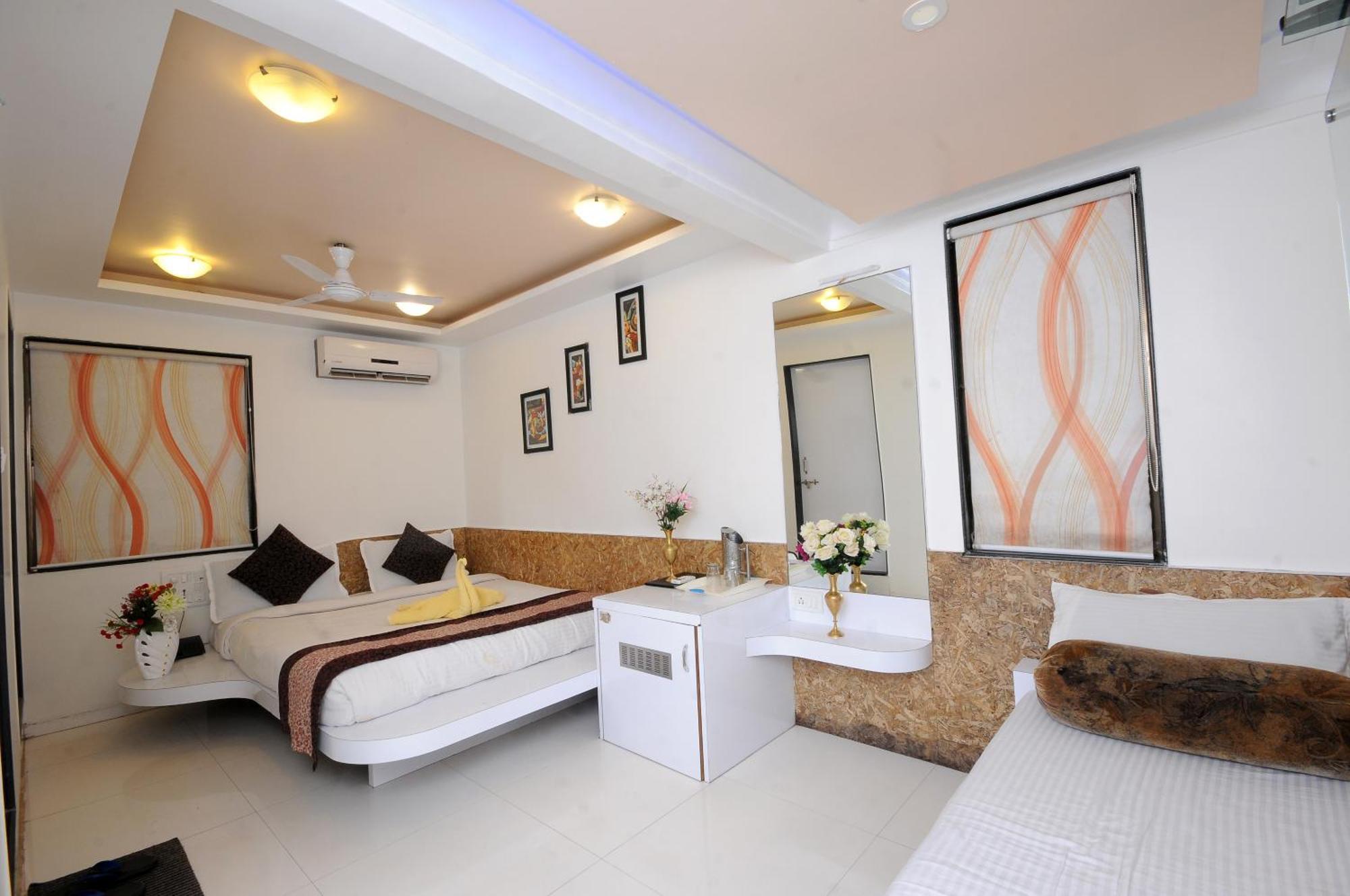 Hotel Vyankatesh & Pure Veg Restaurant Mahābaleshwar Εξωτερικό φωτογραφία