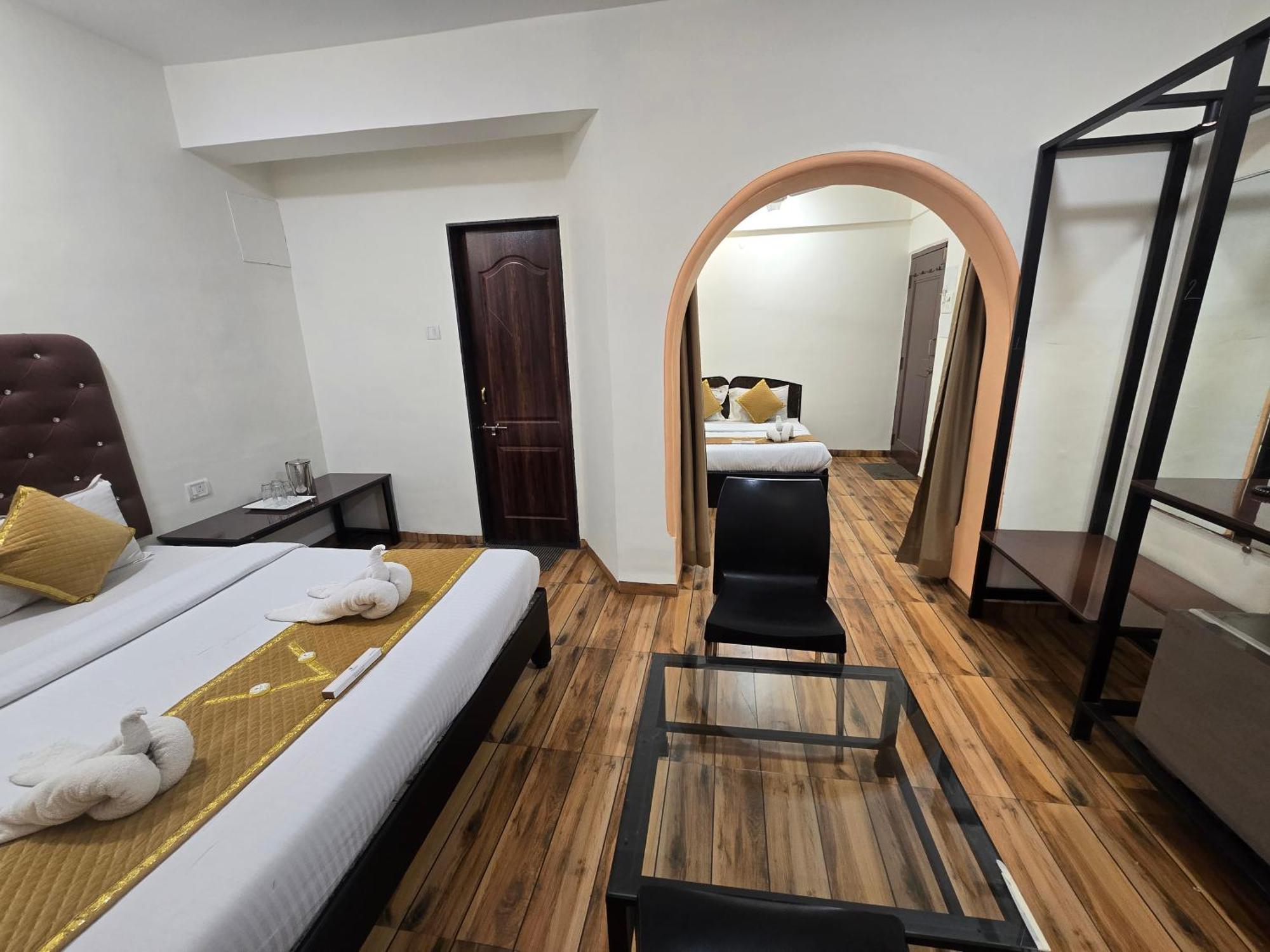 Hotel Vyankatesh & Pure Veg Restaurant Mahābaleshwar Εξωτερικό φωτογραφία