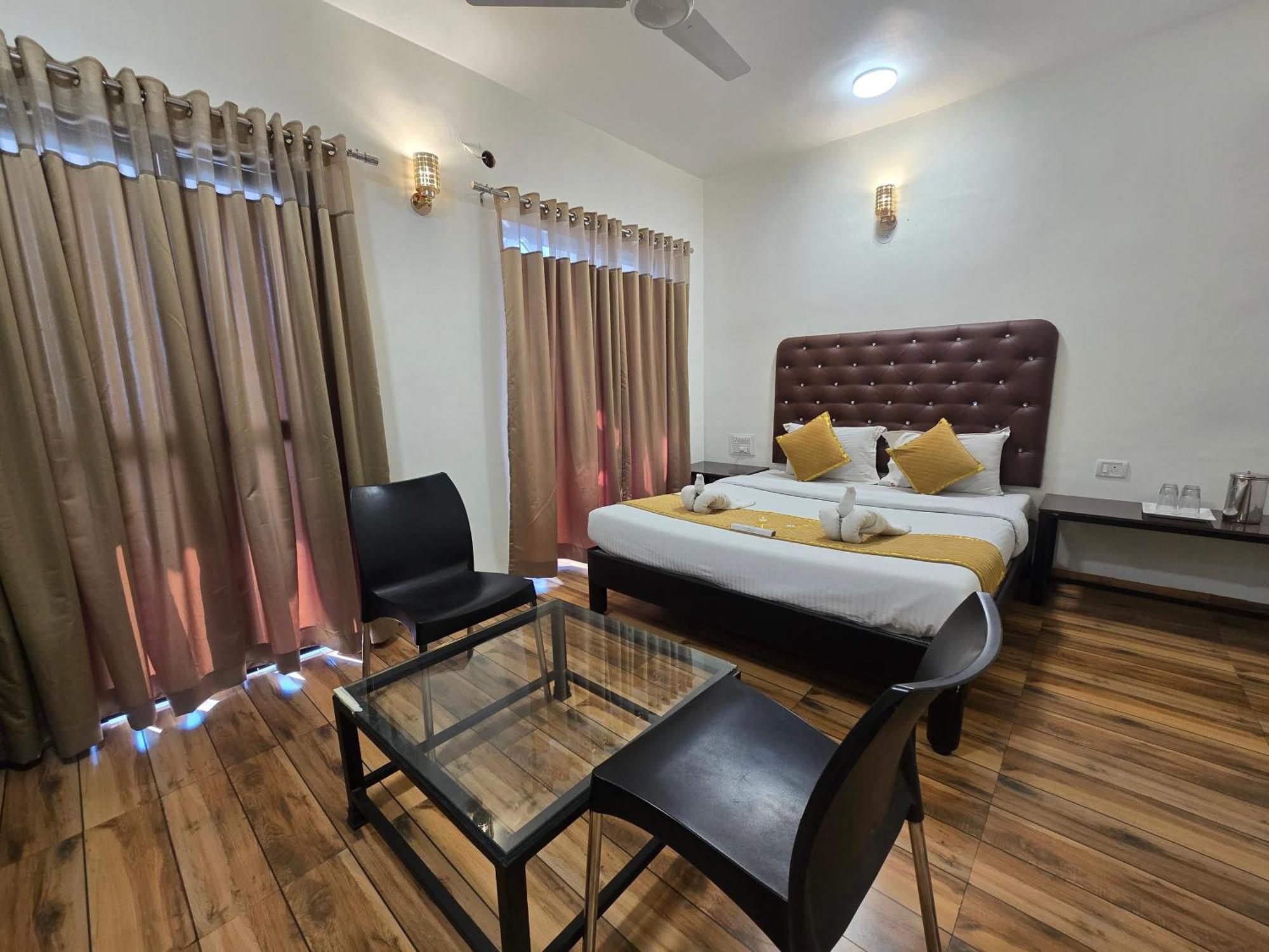 Hotel Vyankatesh & Pure Veg Restaurant Mahābaleshwar Εξωτερικό φωτογραφία