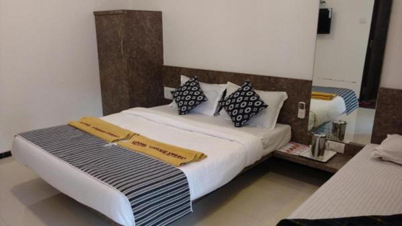 Hotel Vyankatesh & Pure Veg Restaurant Mahābaleshwar Εξωτερικό φωτογραφία